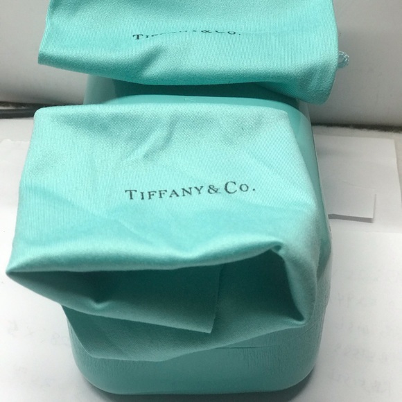 New Tiffany Large Sunglass case & Cloth. - Picture 2 of 4